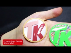 प्रतिबिंबित प्रभाव के साथ पर्यावरण के अनुकूल 3 डी सिलिकॉन हीट ट्रांसफर कपड़ों के लेबल