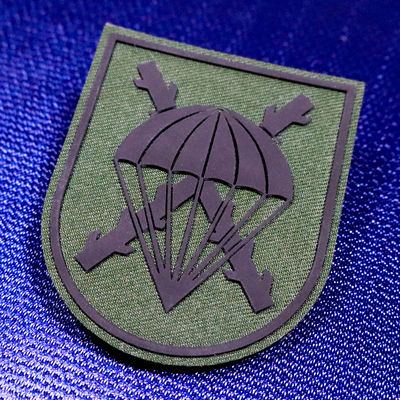 परिधान पैच स्क्रीन प्रिंटिंग लेबल वेल्क्रो टेप सिलिकॉन पैच जैकेट के लिए