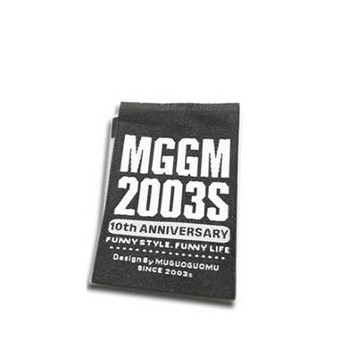 फैक्टरी कस्टम लक्जरी टी शर्ट लोगो फैशन कपड़े के उपयोग के लिए डाय बुना लेबल