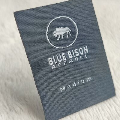 फैक्टरी कस्टम लक्जरी टी शर्ट ब्रांड लोगो फैशन साटन बुना लेबल डाय कपड़ों के उपयोग के लिए