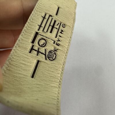 कपड़ों के लिए कस्टम फैब्रिक बुना हुआ लेबल, उच्च गुणवत्ता वाले कपड़ों के लेबल, व्यक्तिगत फैशन ब्रांड लेबल