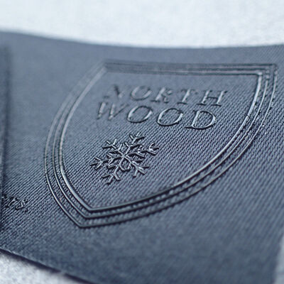 सिलिकॉन हीट ट्रांसफर लेबल - इलास्टिक धोने योग्य कपड़े एक्सेसरी कस्टम लोगो शील्ड बैज