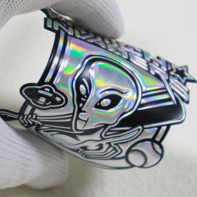 स्पोर्ट्सवियर के लिए कस्टम इंद्रधनुषी टीपीयू वोल्टेज पैच - होलोग्राफिक 3डी एलियन लोगो बैज